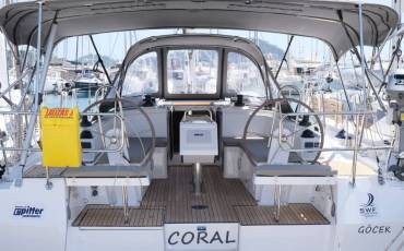 Bavaria C38, Coral
