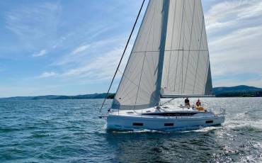 Bavaria C42, Olivia
