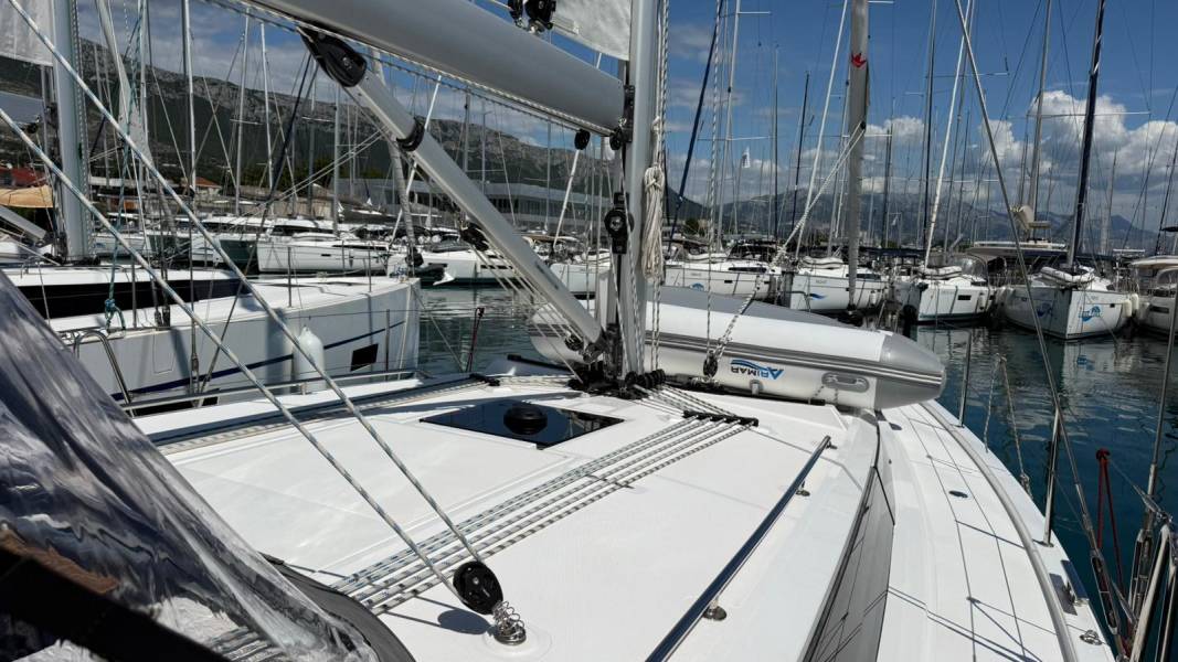 Bavaria C42 Onyx