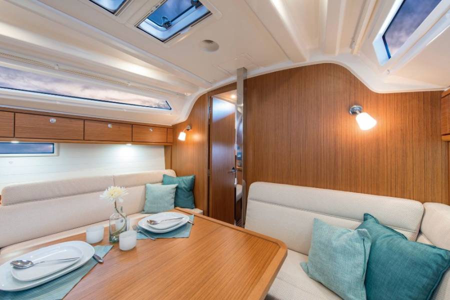 Bavaria Cruiser 37 Castor