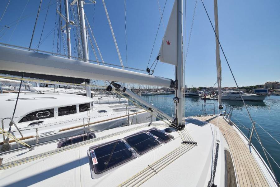 Bavaria Cruiser 37 White Pearl 