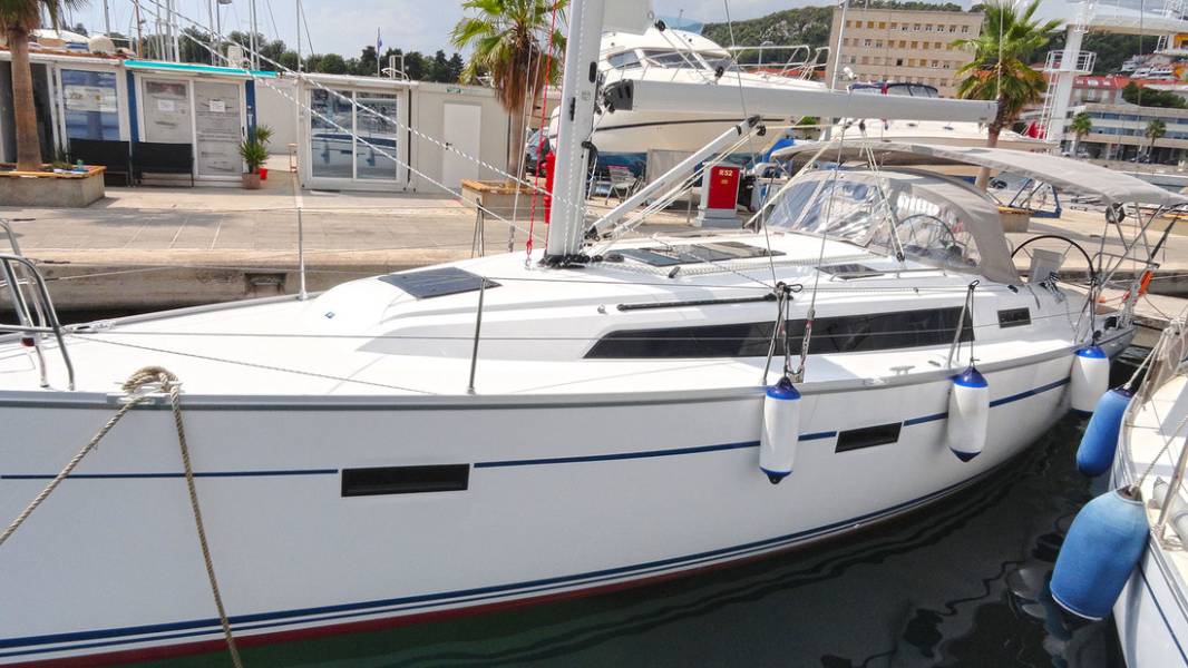 Bavaria Cruiser 37 Lirica