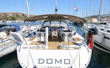 Bavaria Cruiser 56, Domo