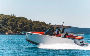 De Antonio D28 Open, Lav