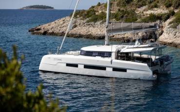 Dufour 48 Catamaran, Bahia Serena