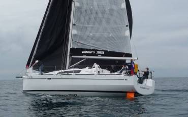 Elan 350 Performance, Victor