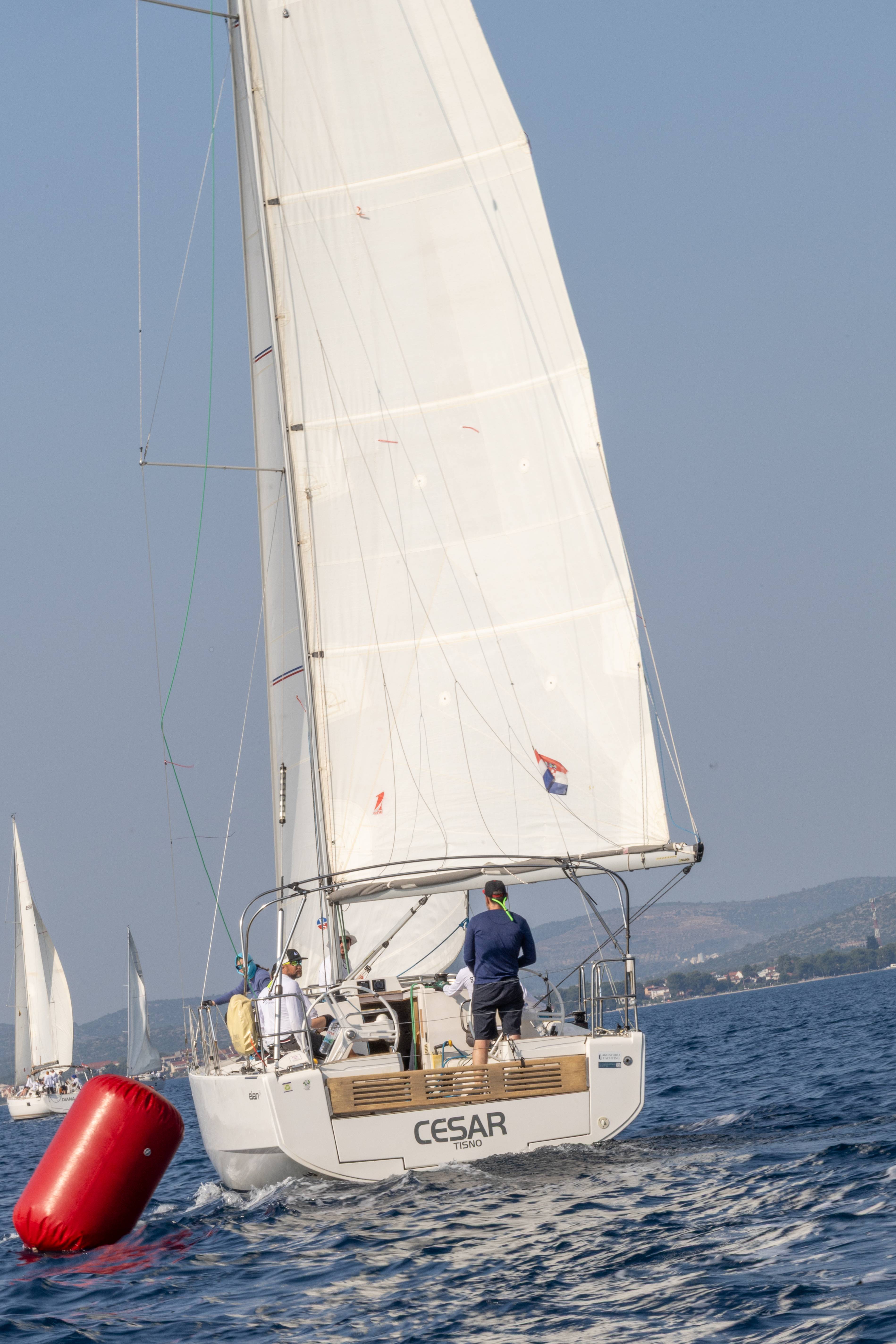 Elan E4 Cesar