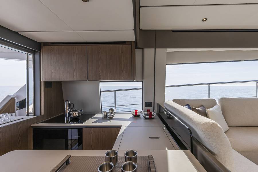 Ferretti Yachts 580 Daeni