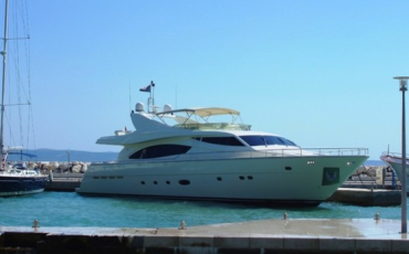 Ferretti Yachts 880, Estia YI