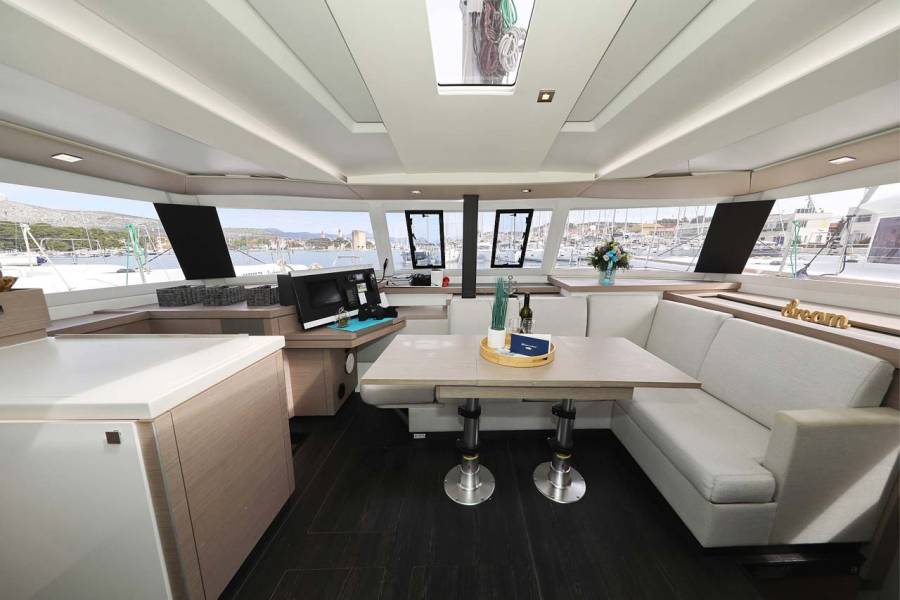 Fountaine Pajot Astrea 42 La Mula