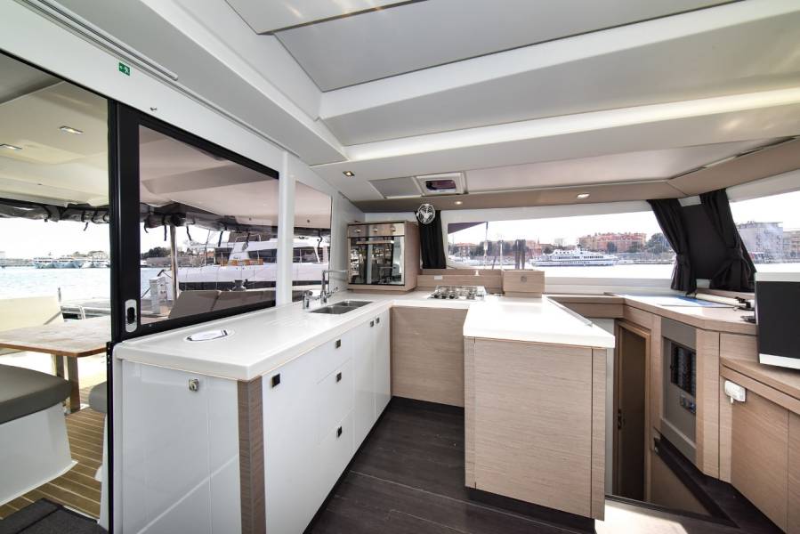 Fountaine Pajot Astrea 42 Le Bart