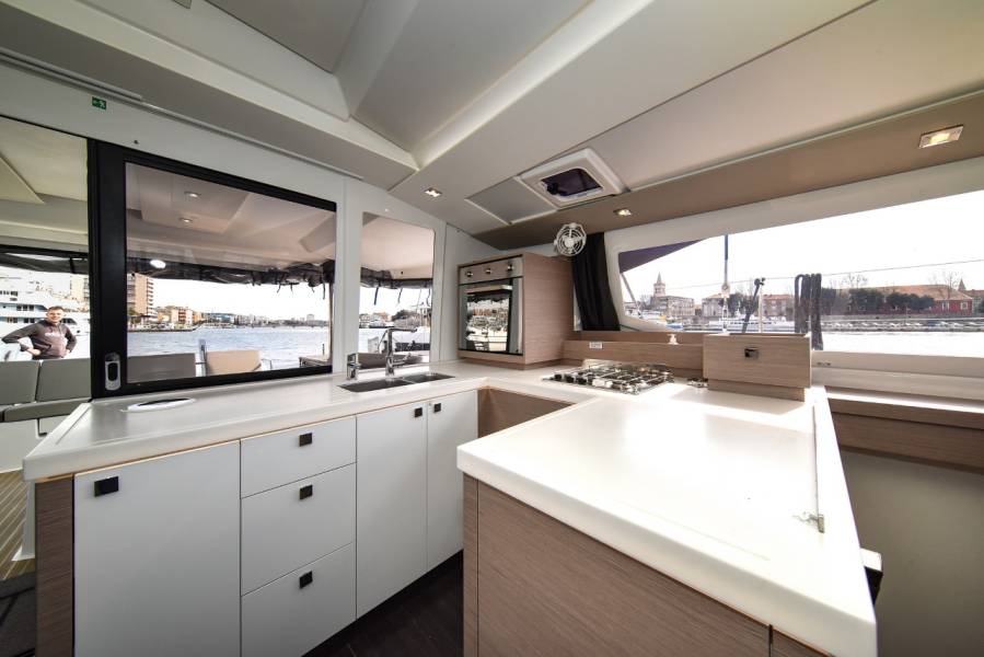 Fountaine Pajot Astrea 42 Le Bart