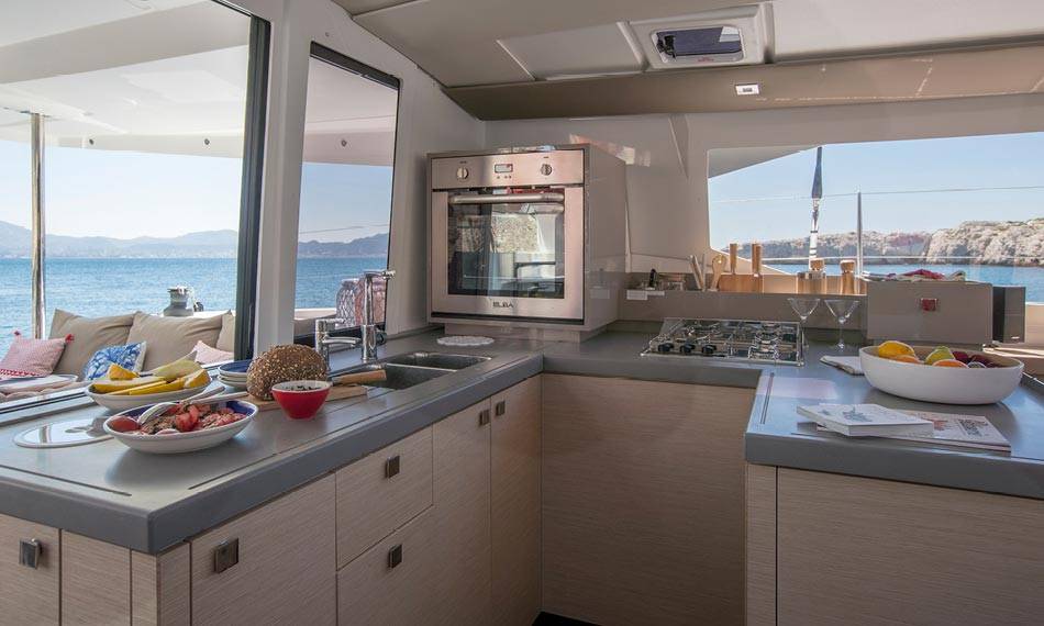 Fountaine Pajot Astrea 42 Flonja