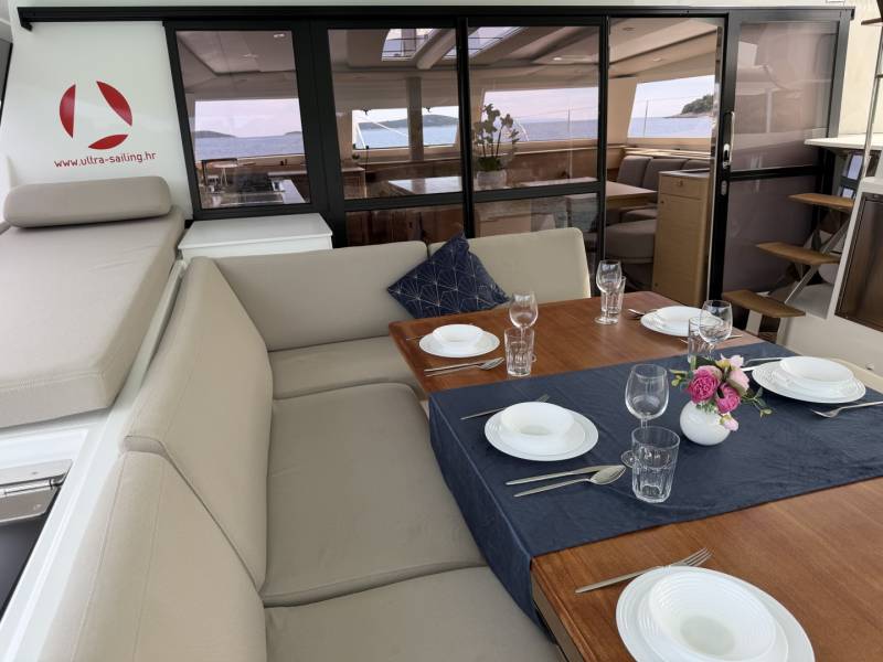 Fountaine Pajot Aura 51 Sunrise