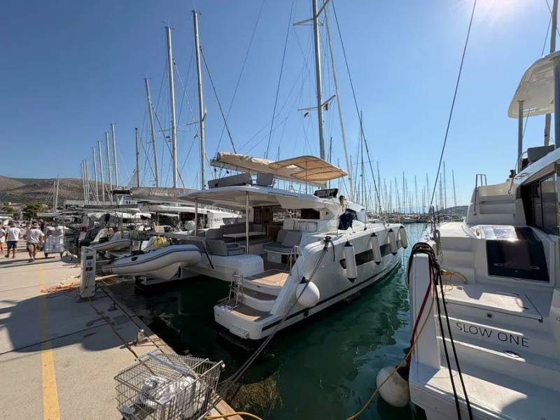 Fountaine Pajot FP 44 Quatuor NEWTON'S CRADLE