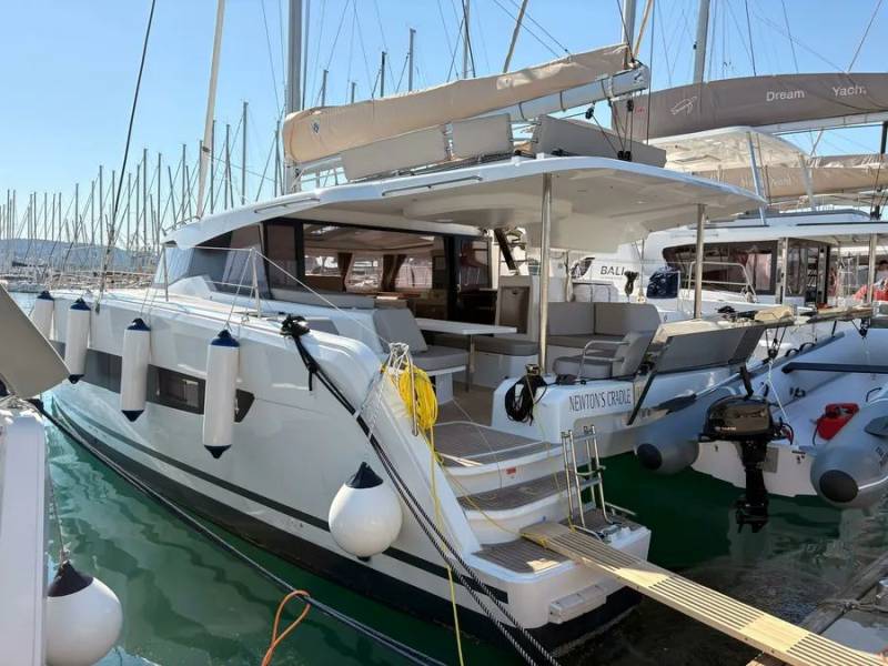 Fountaine Pajot FP 44 Quatuor NEWTON'S CRADLE
