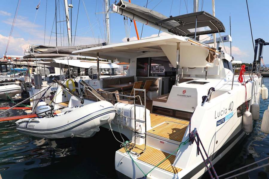 Fountaine Pajot Lucia 40 Canopus