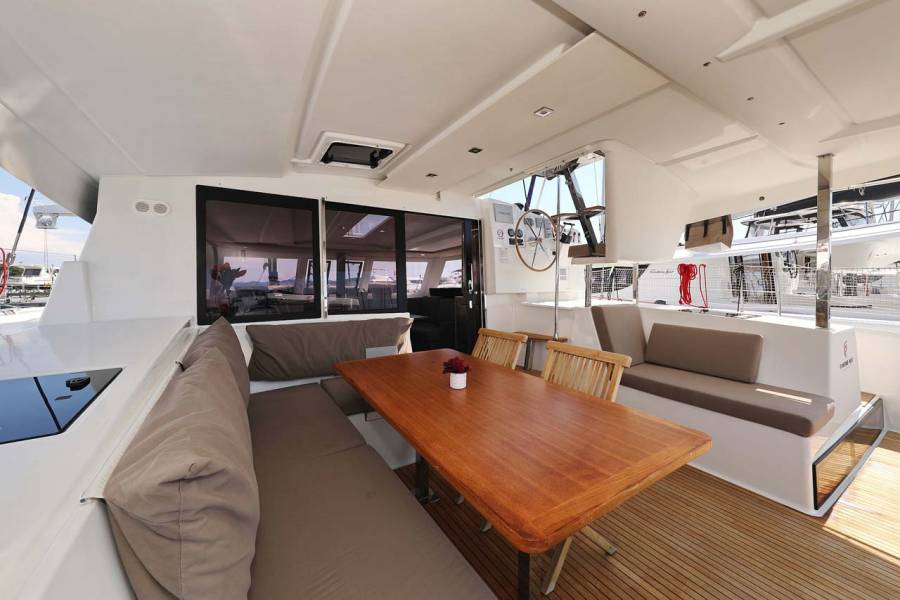 Fountaine Pajot Lucia 40 Canopus