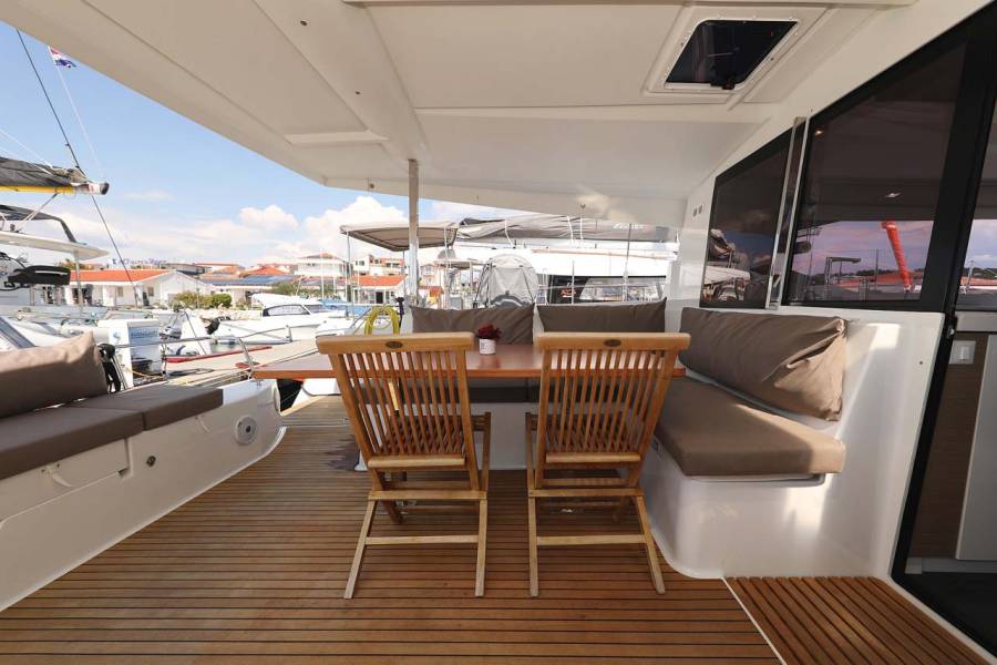 Fountaine Pajot Lucia 40 Canopus