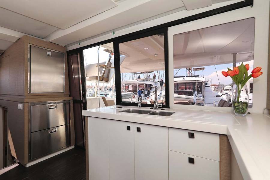 Fountaine Pajot Lucia 40 Canopus