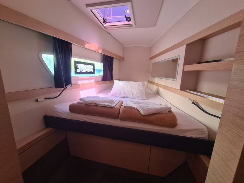 Fountaine Pajot Lucia 40 AKIALOA