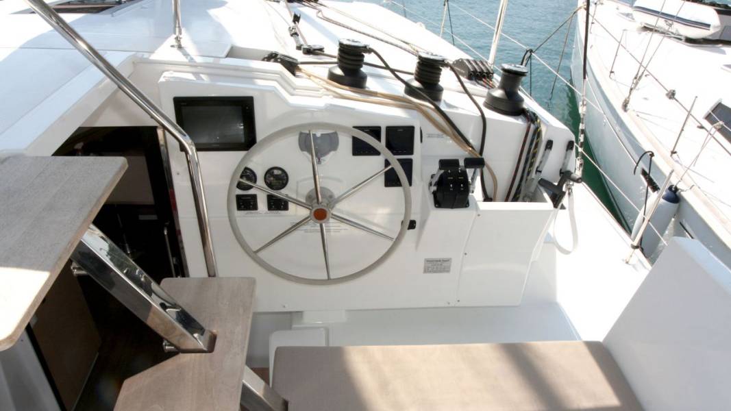 Fountaine Pajot Lucia 40 Luna Rossa II