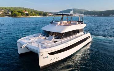 Fountaine Pajot MY6 Family 2.0