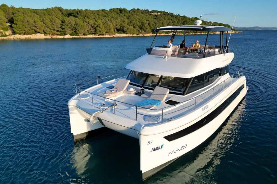 Fountaine Pajot MY6 Family 2.0