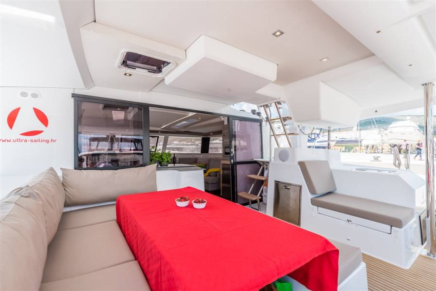 Fountaine Pajot Saona 47 Quintet Sunny Wave