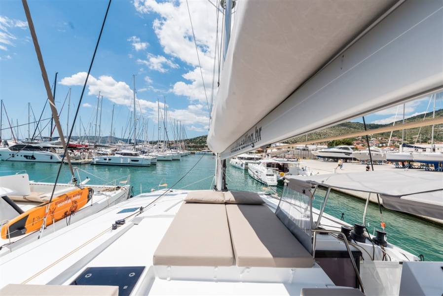 Fountaine Pajot Saona 47 Quintet Sunny Wave