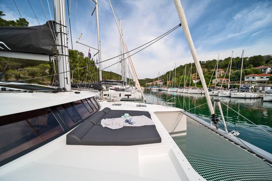 Fountaine Pajot Tanna 47 First Life