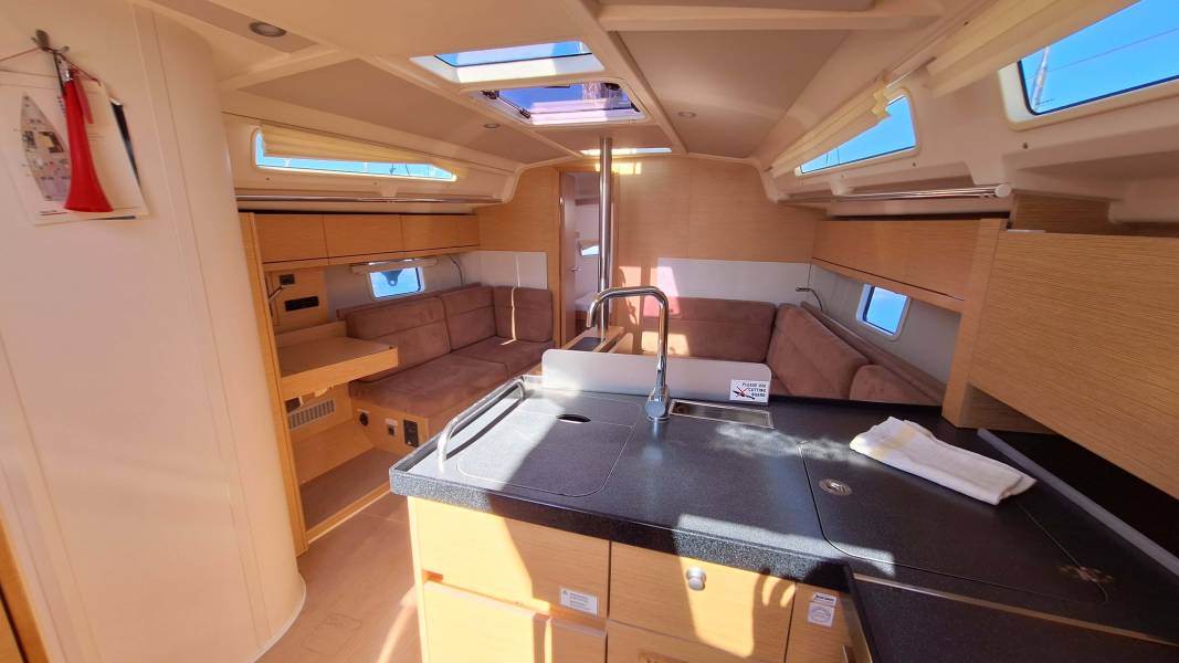 Hanse 388 Sunny Day