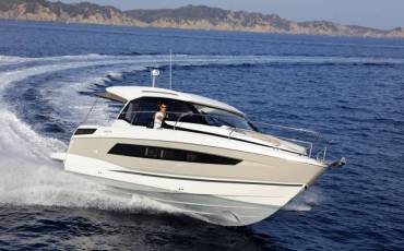 Jeanneau NC 33, Feel the Beat