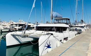 Lagoon 42, Mayialena