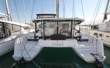 Lagoon 42, Equator