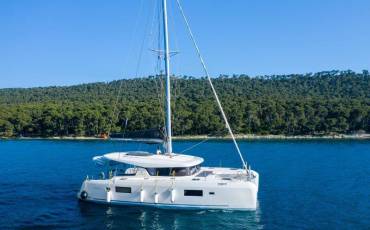 Lagoon 42, Olyntha