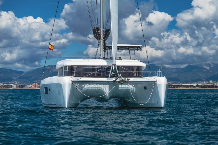 Lagoon 42, Moonlight