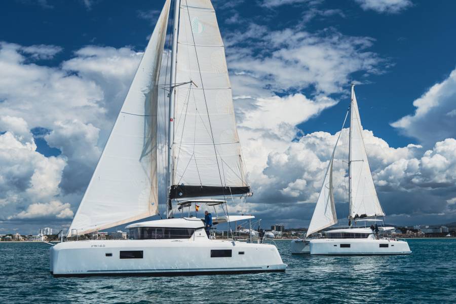 Lagoon 42, Moonlight