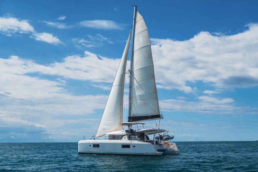 Lagoon 42, Moonlight