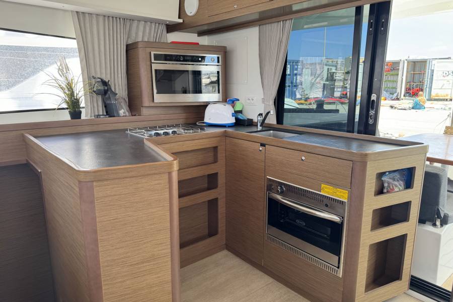 Lagoon 42, Moonlight