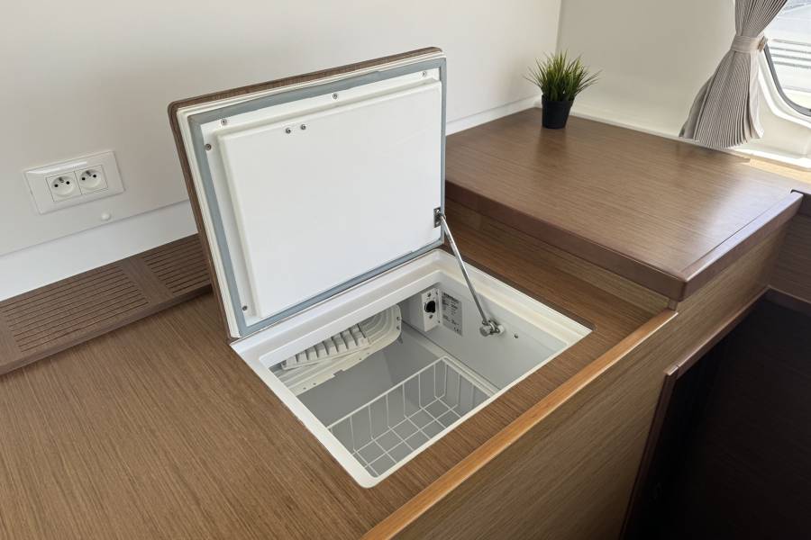 Lagoon 42, Moonlight