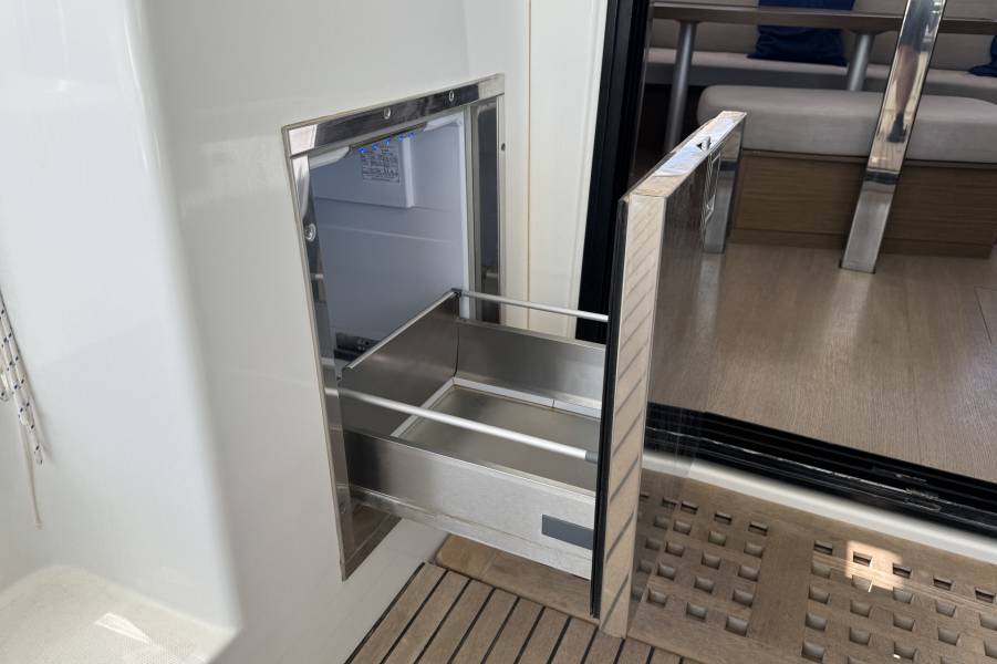 Lagoon 42, Moonlight