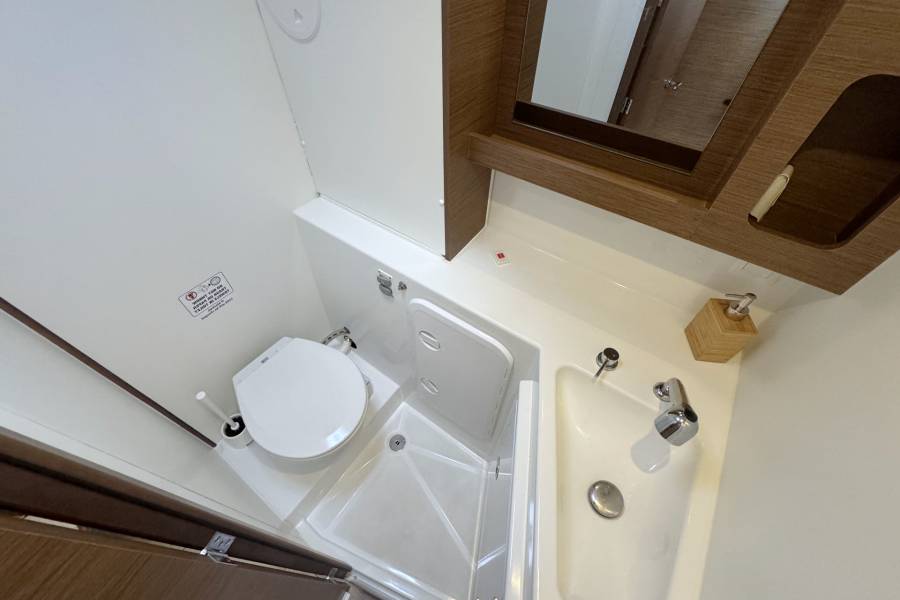 Lagoon 42, Moonlight