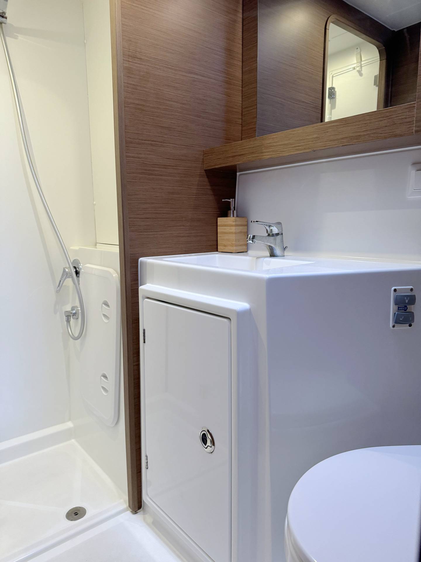 Lagoon 42, Moonlight