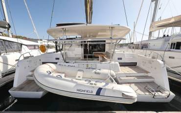 Lagoon 42, Media Luna