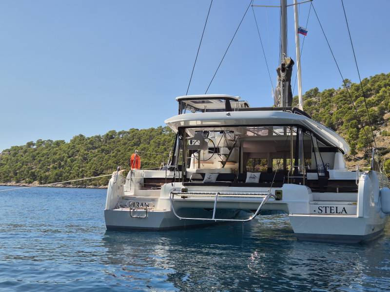 Lagoon 43 Stela