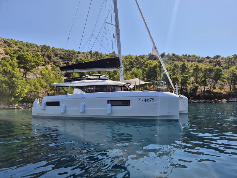 Lagoon 43 Stela