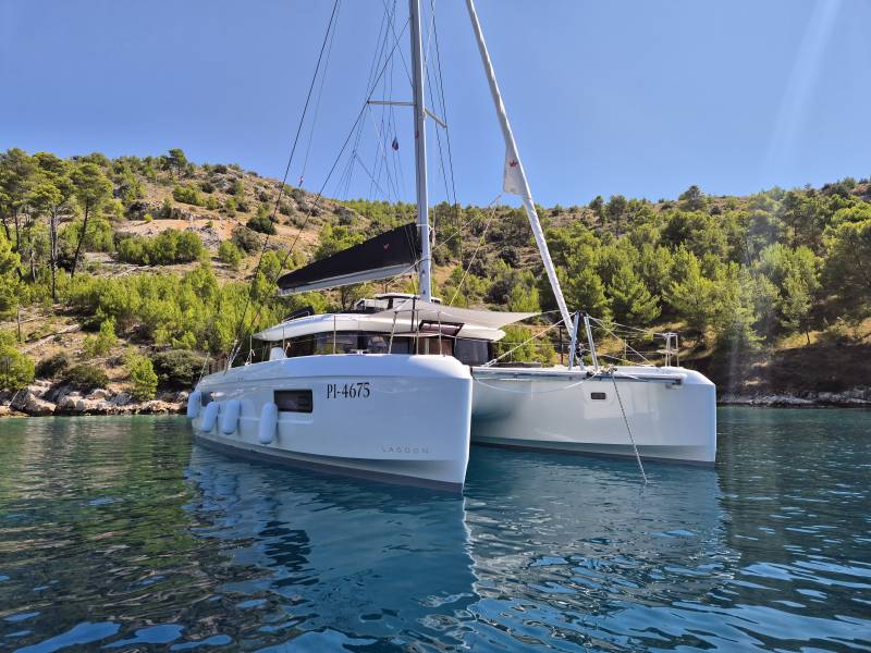 Lagoon 43 Stela