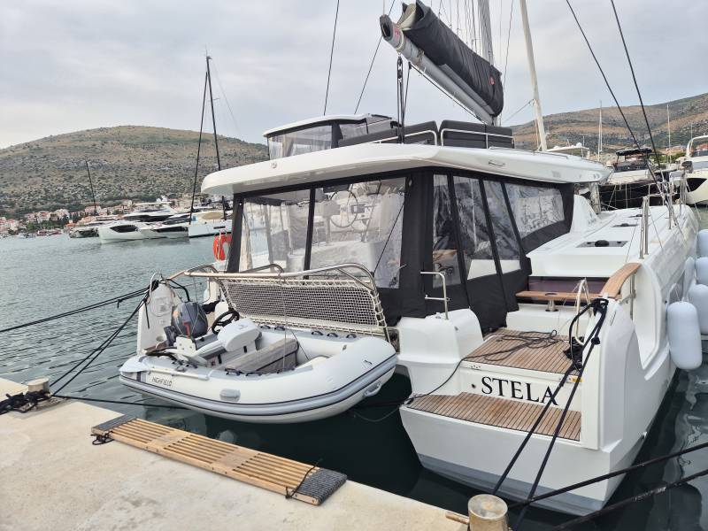 Lagoon 43 Stela