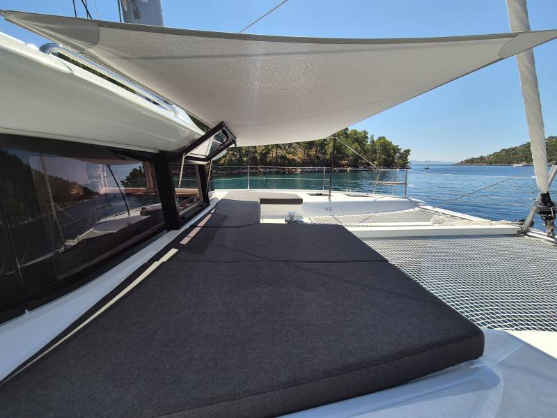 Lagoon 43 Stela